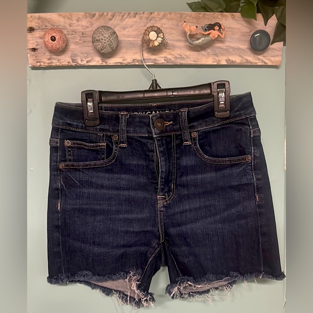 American Eagle Next Level Stretch Hi-Rise Shortie Shorts. Size  2.